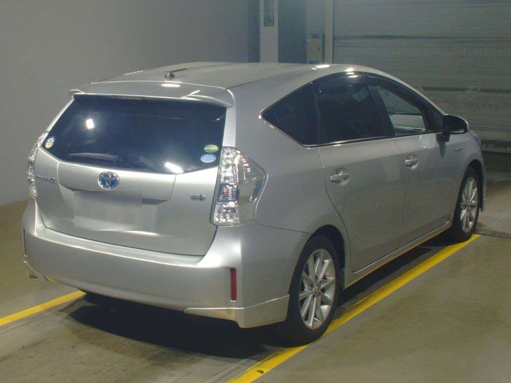 2014 Toyota Prius alpha ZVW41W[1]