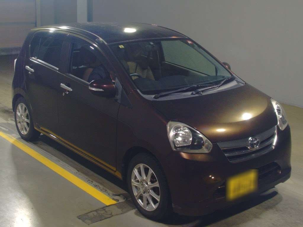 2012 Toyota Pixis Epoch LA300A[2]