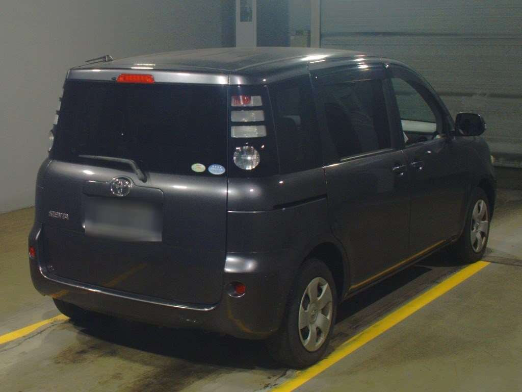 2010 Toyota Sienta NCP81G[1]