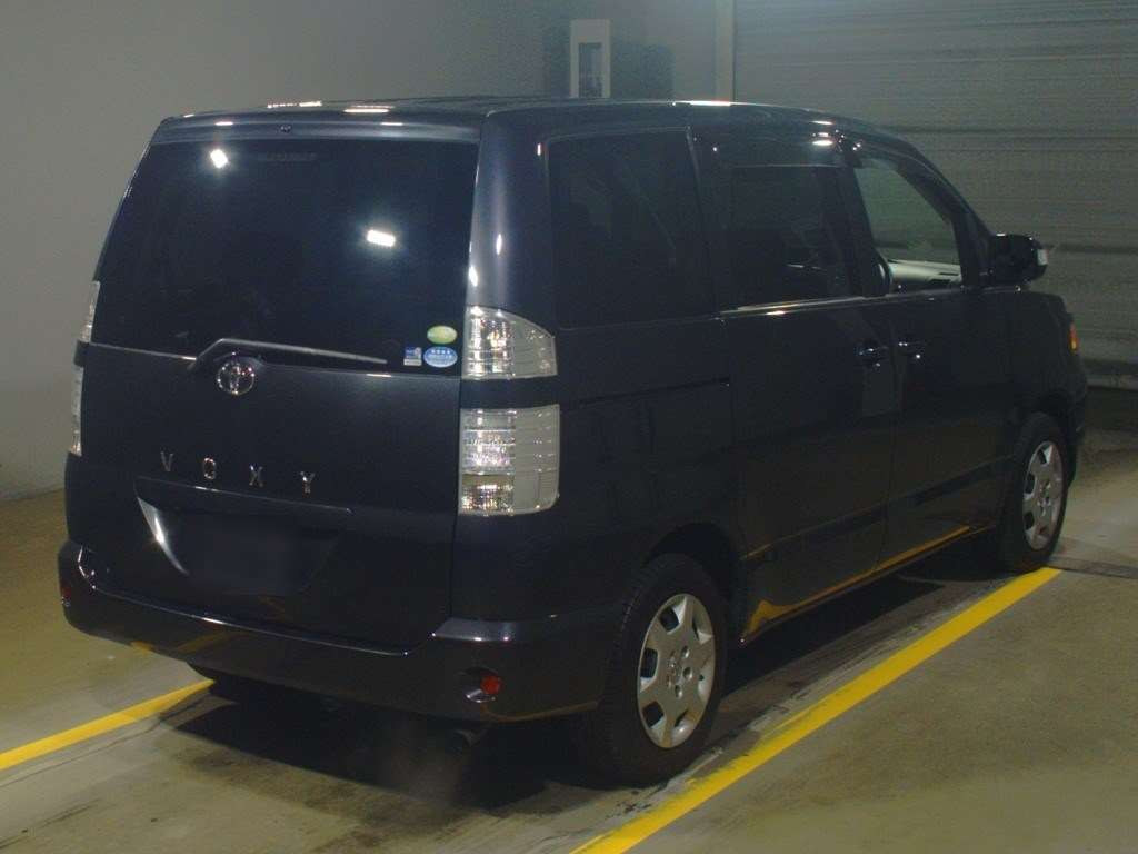 2006 Toyota Voxy AZR60G[1]