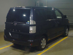 2006 Toyota Voxy