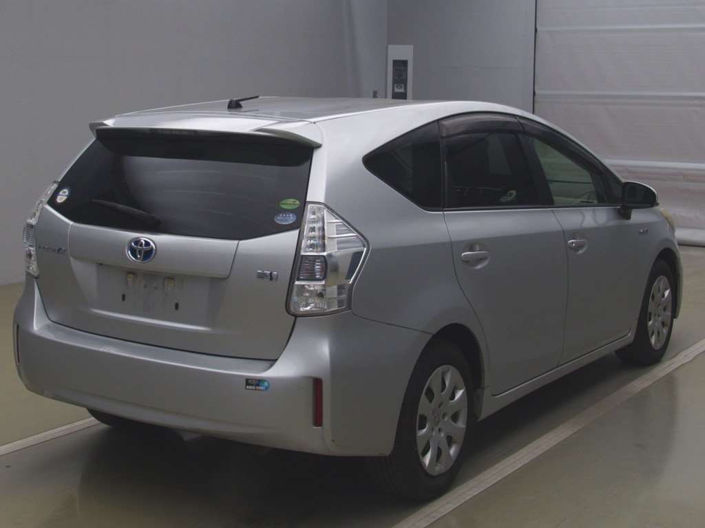 2012 Toyota Prius alpha ZVW41W[1]