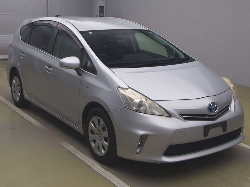 2012 Toyota Prius alpha ZVW41W[2]