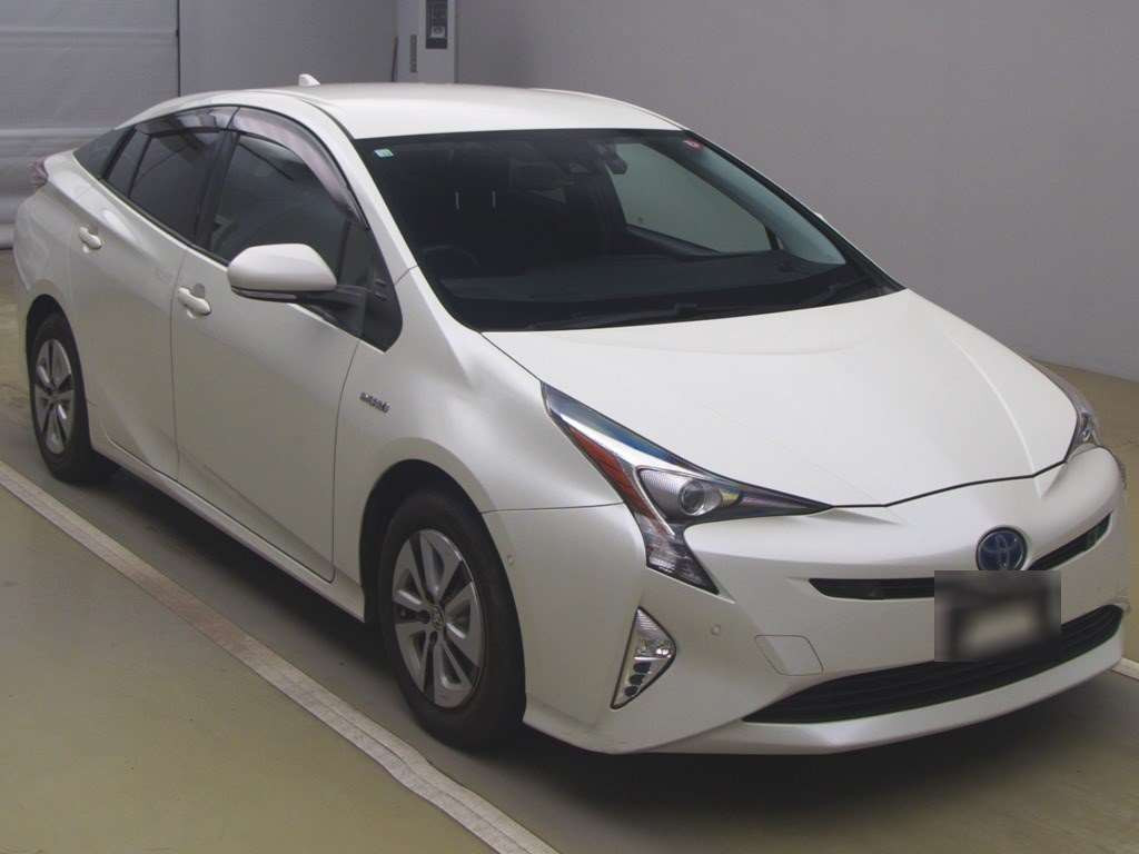 2016 Toyota Prius ZVW51[2]