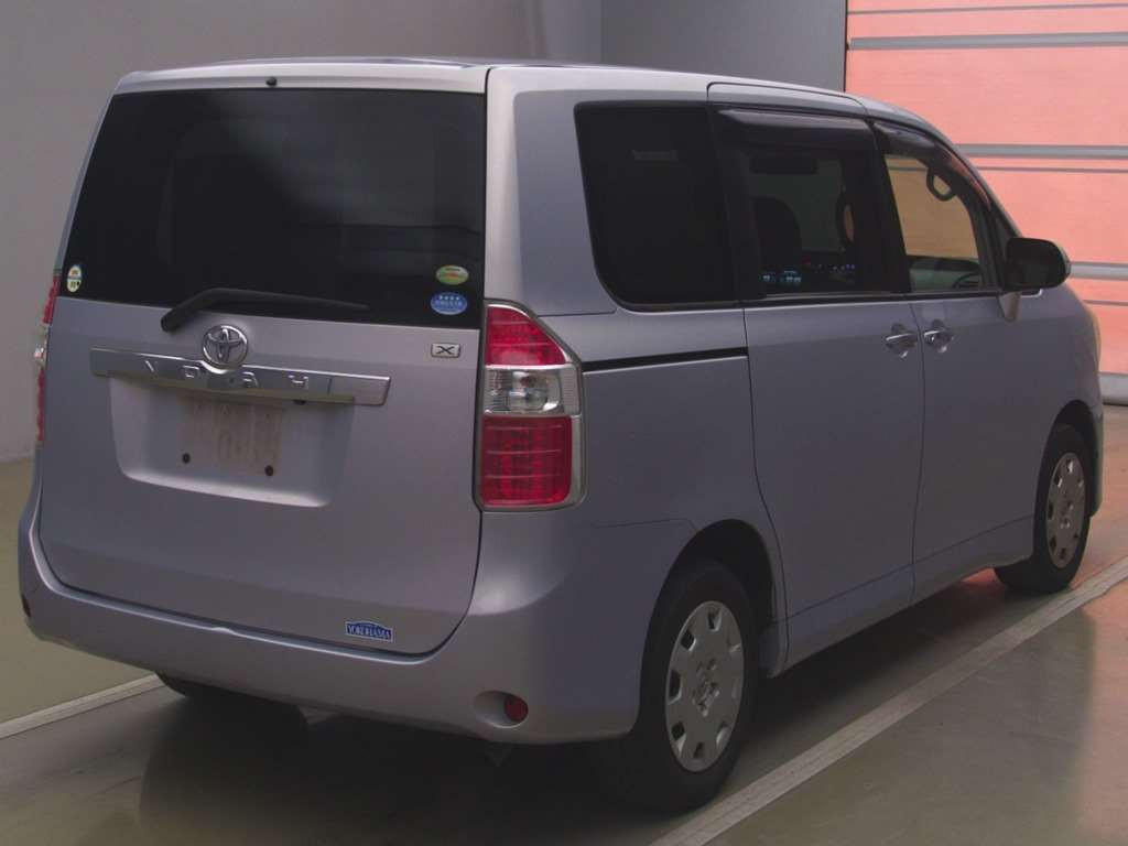 2009 Toyota Noah ZRR70G[1]