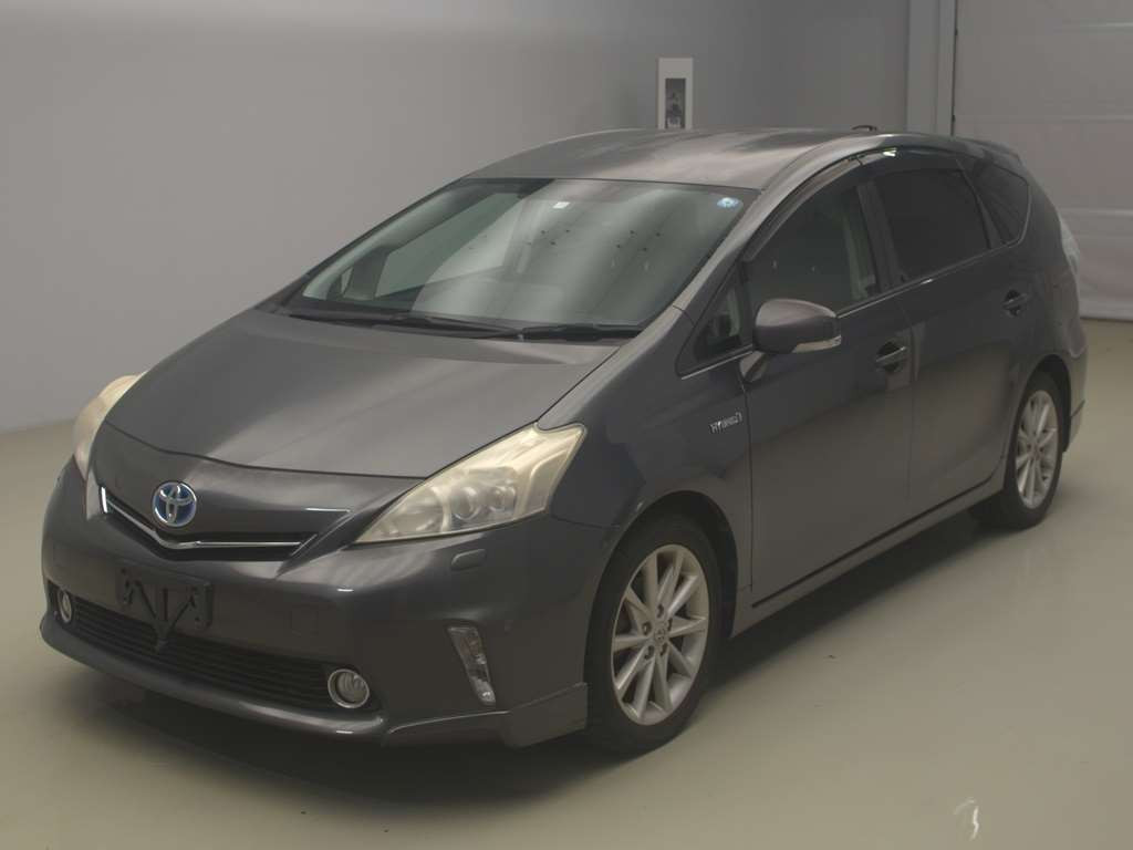 2011 Toyota Prius alpha ZVW41W[0]