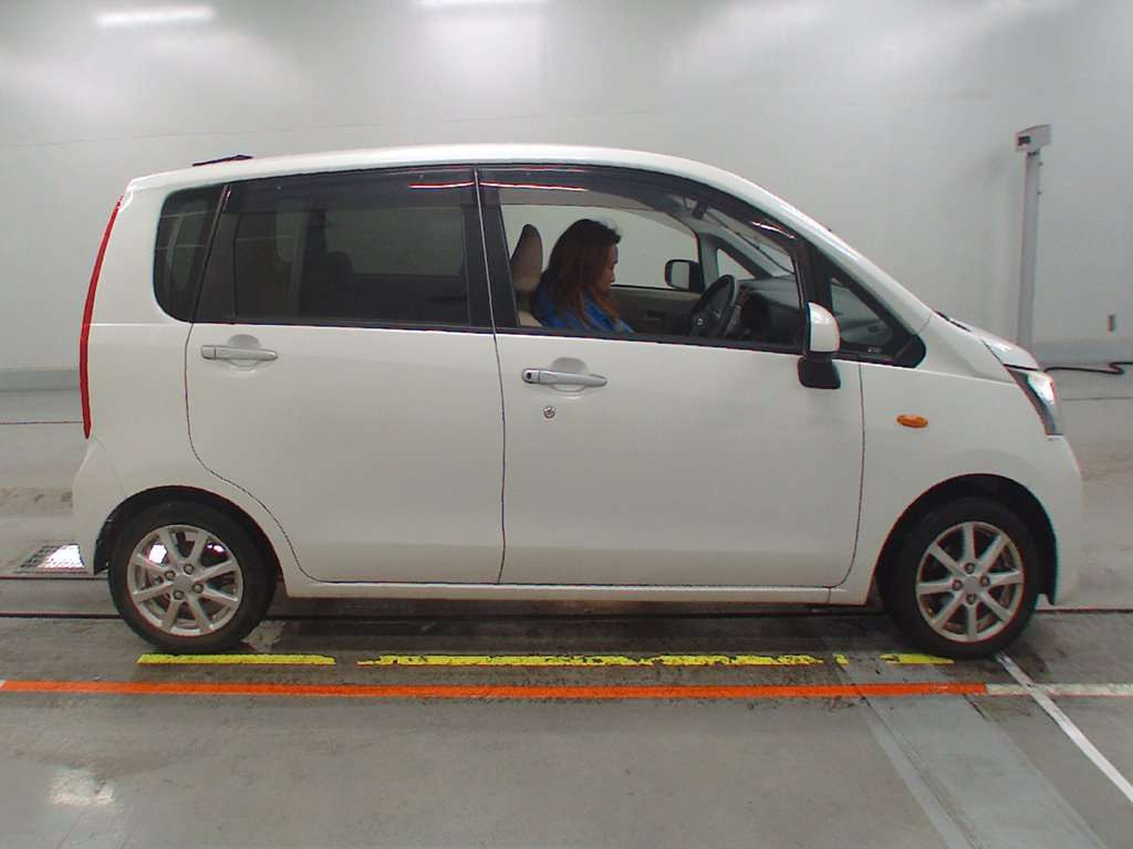 2013 Daihatsu Move LA100S[2]