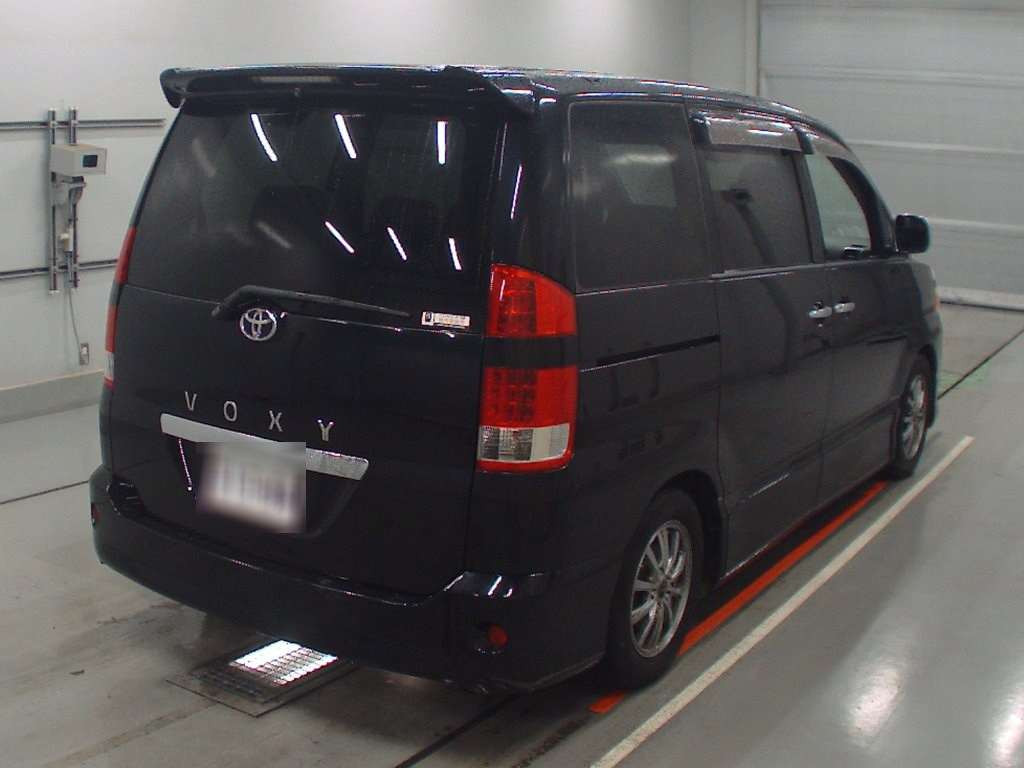 2005 Toyota Voxy AZR60G[1]