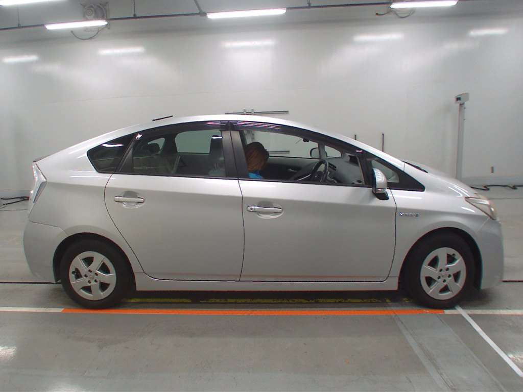 2010 Toyota Prius ZVW30[2]