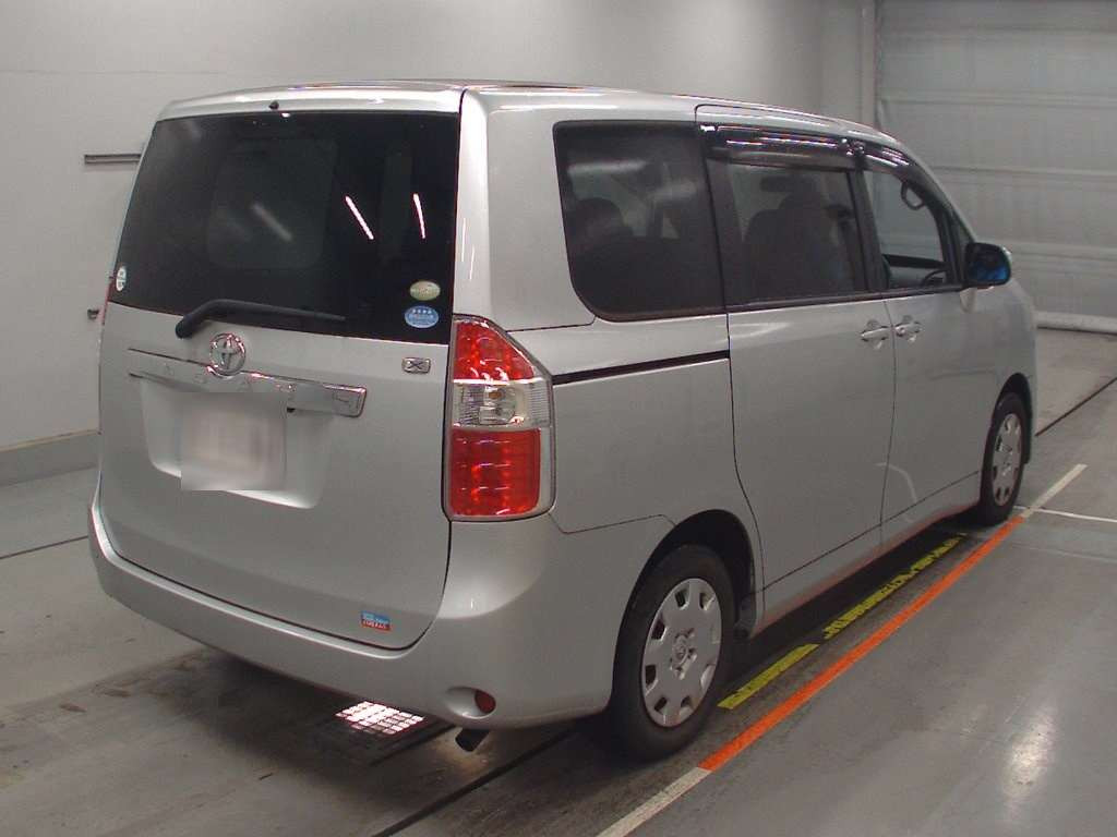 2009 Toyota Noah ZRR70G[1]