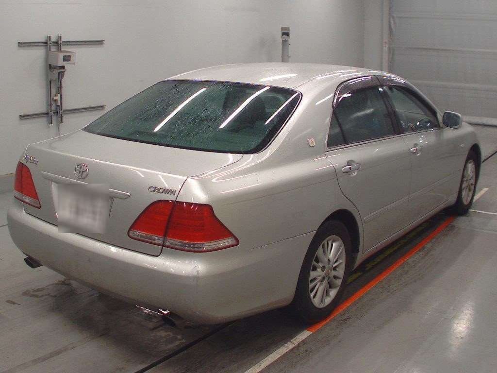 2004 Toyota Crown GRS180[1]