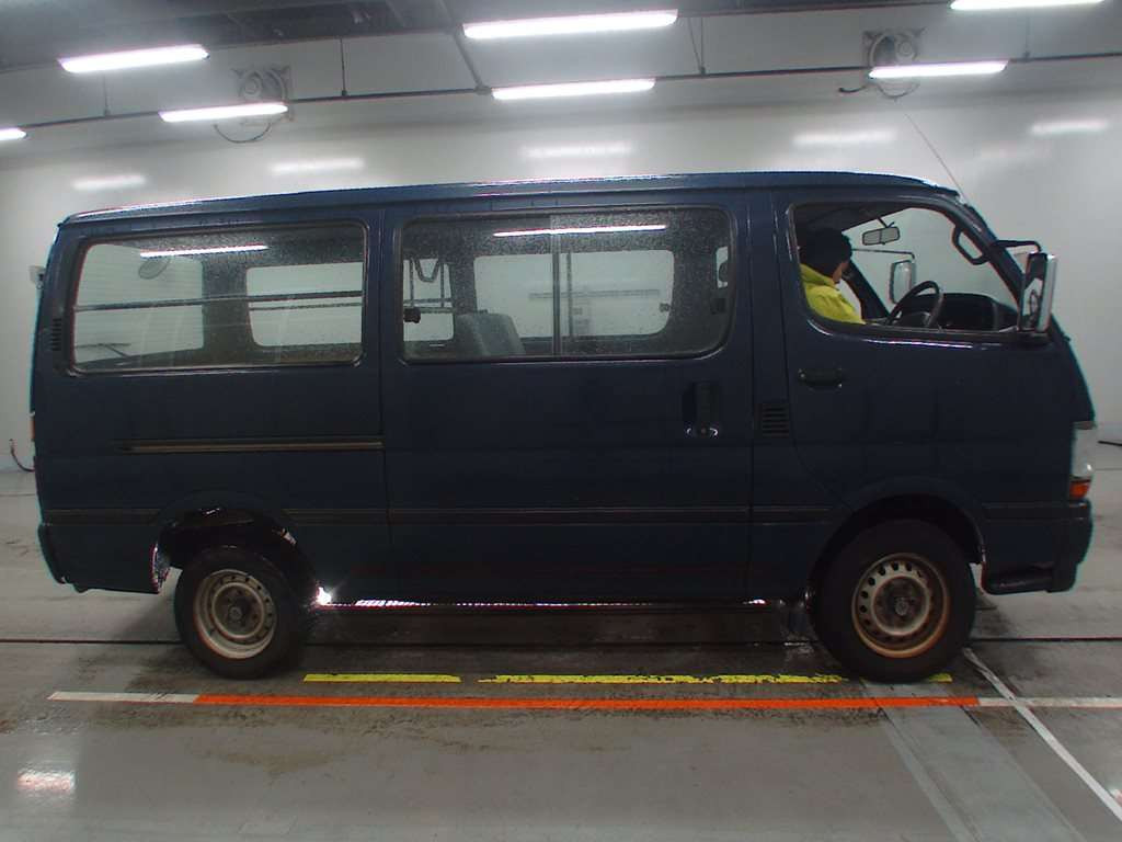 2004 Toyota Hiace Van TRH112V[2]