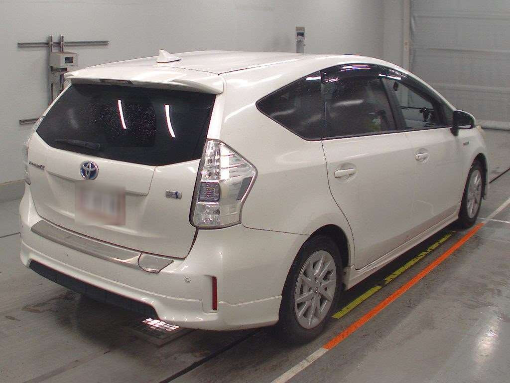 2012 Toyota Prius alpha ZVW41W[1]