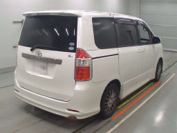 2010 Toyota Noah