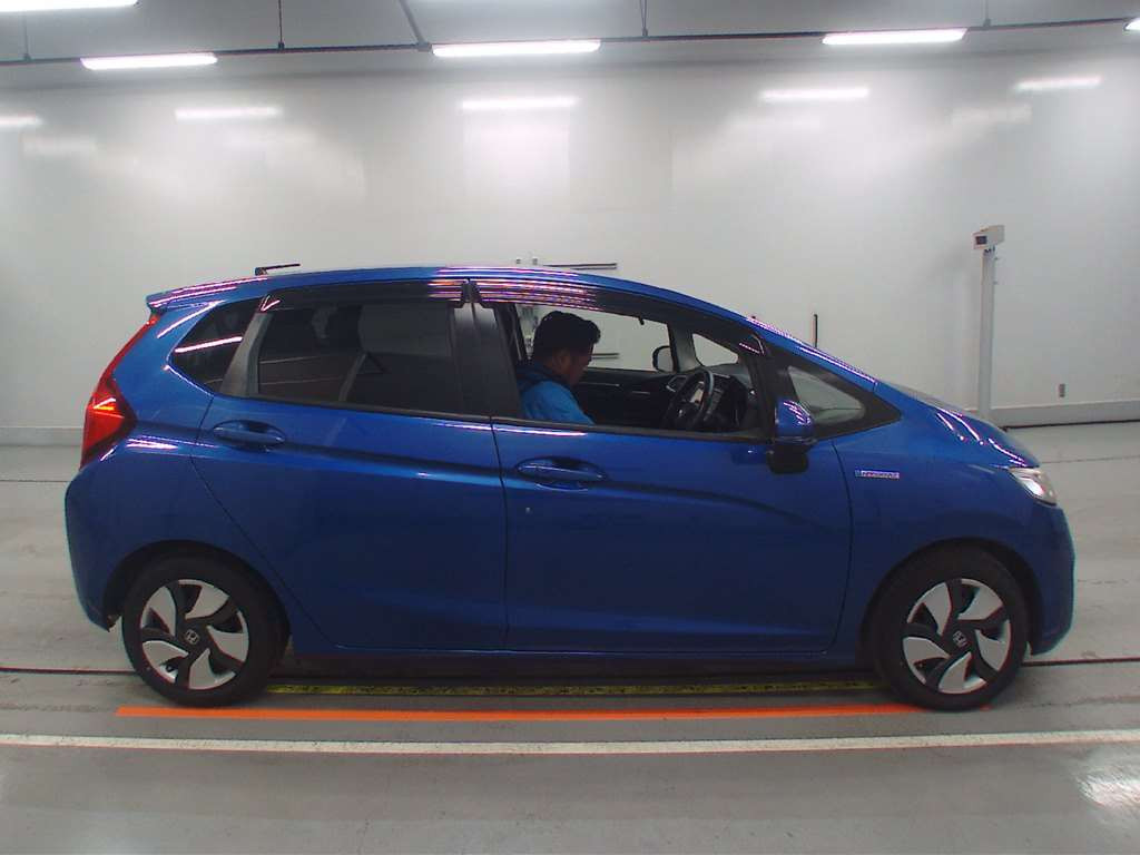 2015 Honda Fit Hybrid GP5[2]