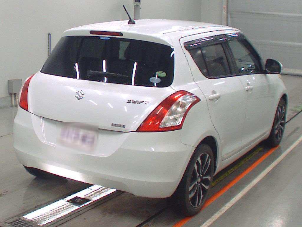 2014 Suzuki Swift ZC72S[1]