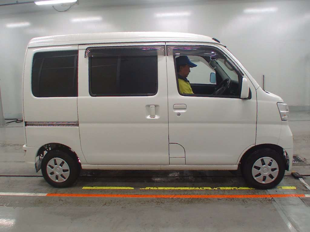 2020 Daihatsu Hijet Cargo S321V[2]