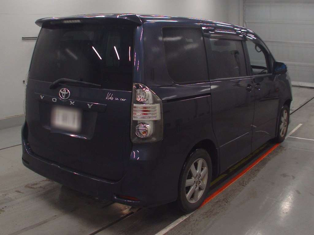 2007 Toyota Voxy ZRR70W[1]