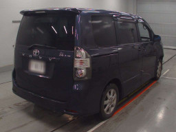 2007 Toyota Voxy