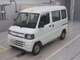 2010 Mitsubishi Minicab Van