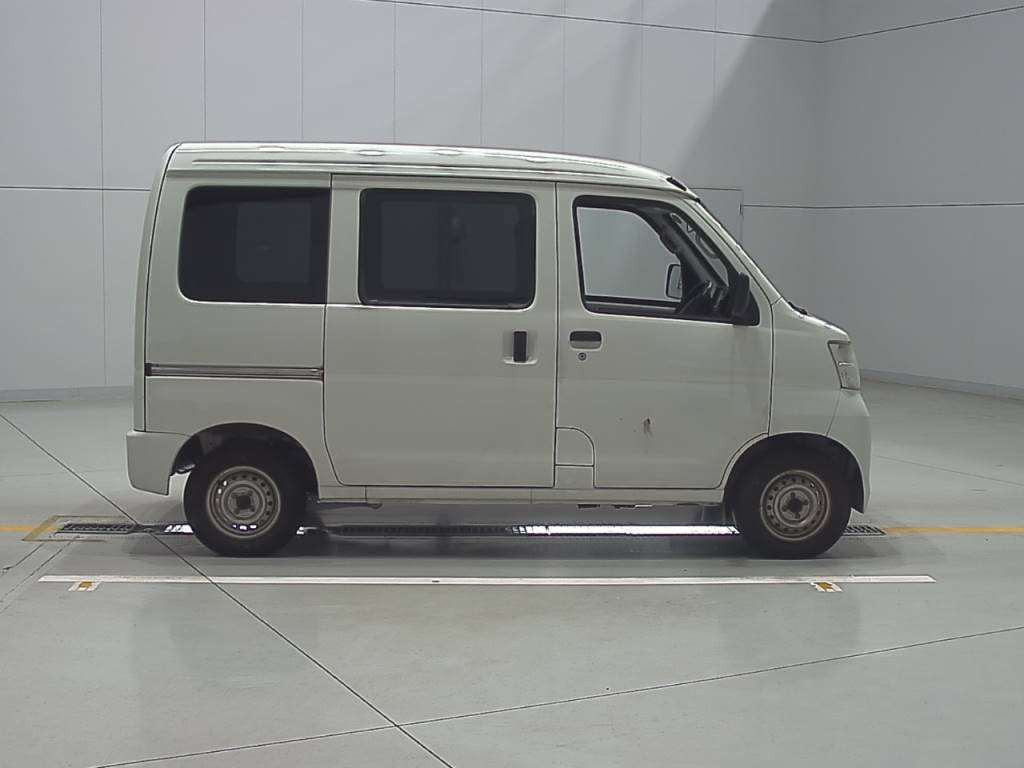 2016 Daihatsu Hijet Cargo S321V[2]