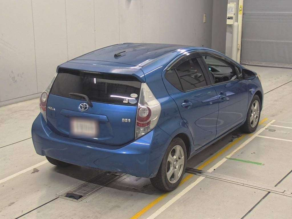 2012 Toyota Aqua NHP10[1]