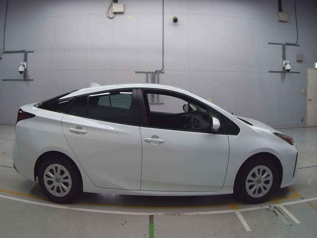 2020 Toyota Prius ZVW51[2]