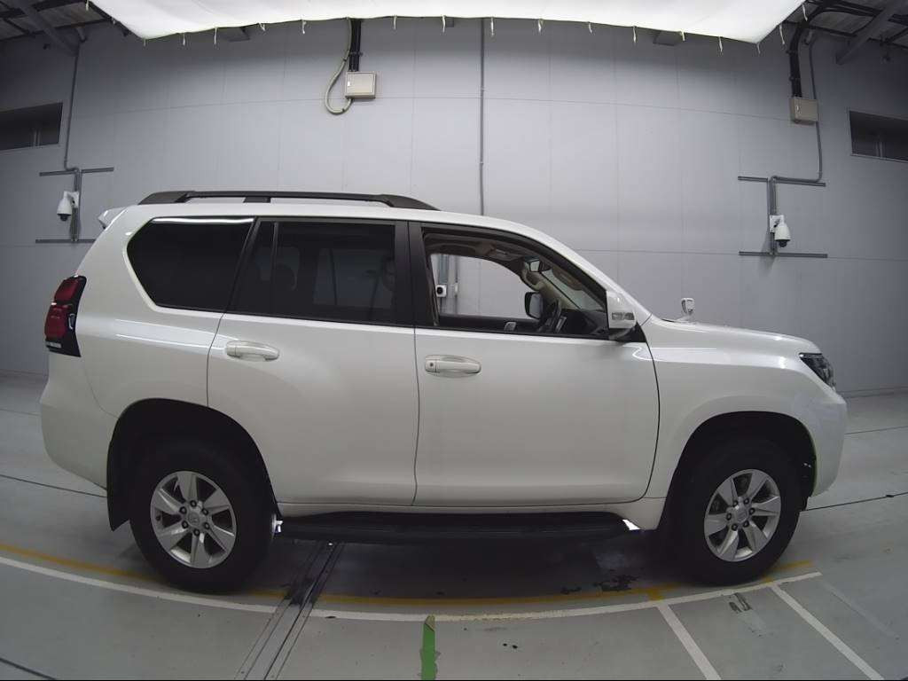 2020 Toyota Land Cruiser Prado GDJ150W[2]