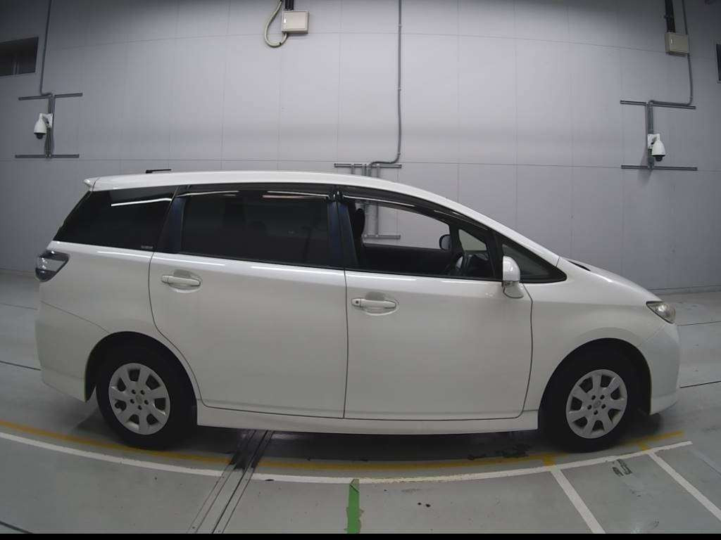 2013 Toyota Wish ZGE20G[2]