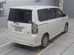 2007 Toyota Voxy