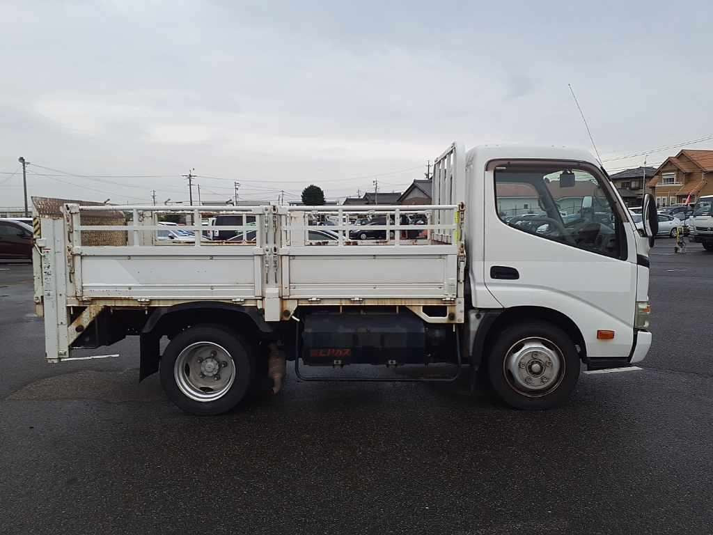 2010 Toyota Dyna Truck BZU300[2]