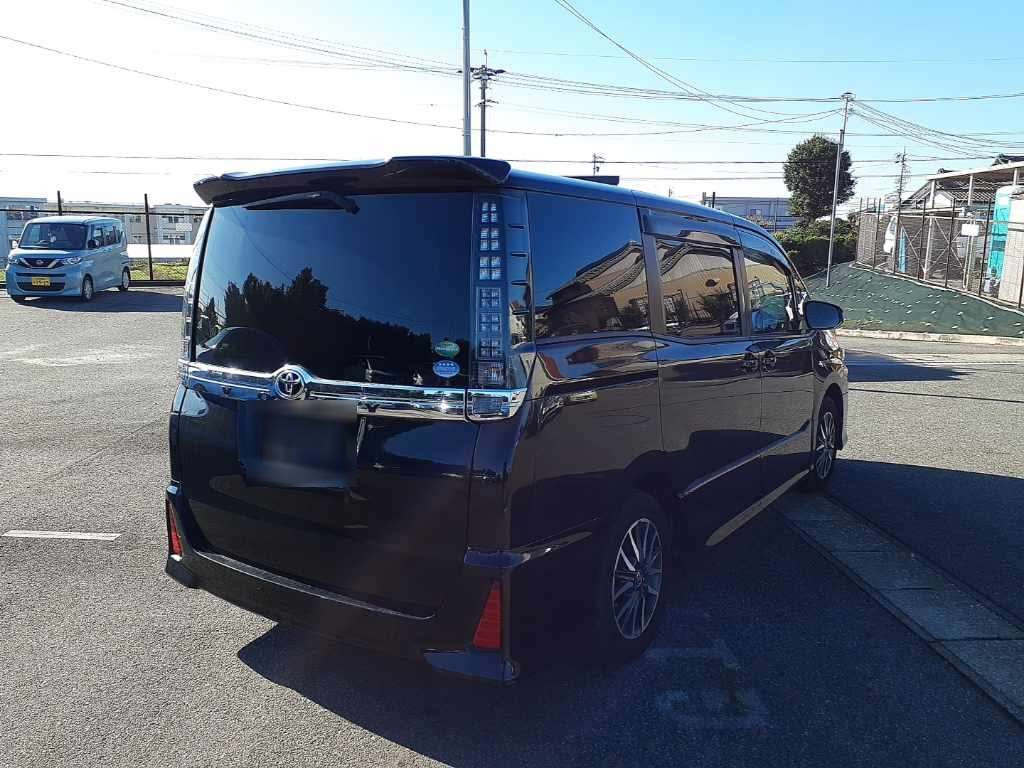 2014 Toyota Voxy ZRR80W[1]