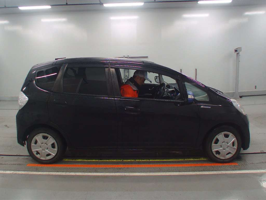 2011 Honda Fit Hybrid GP1[2]