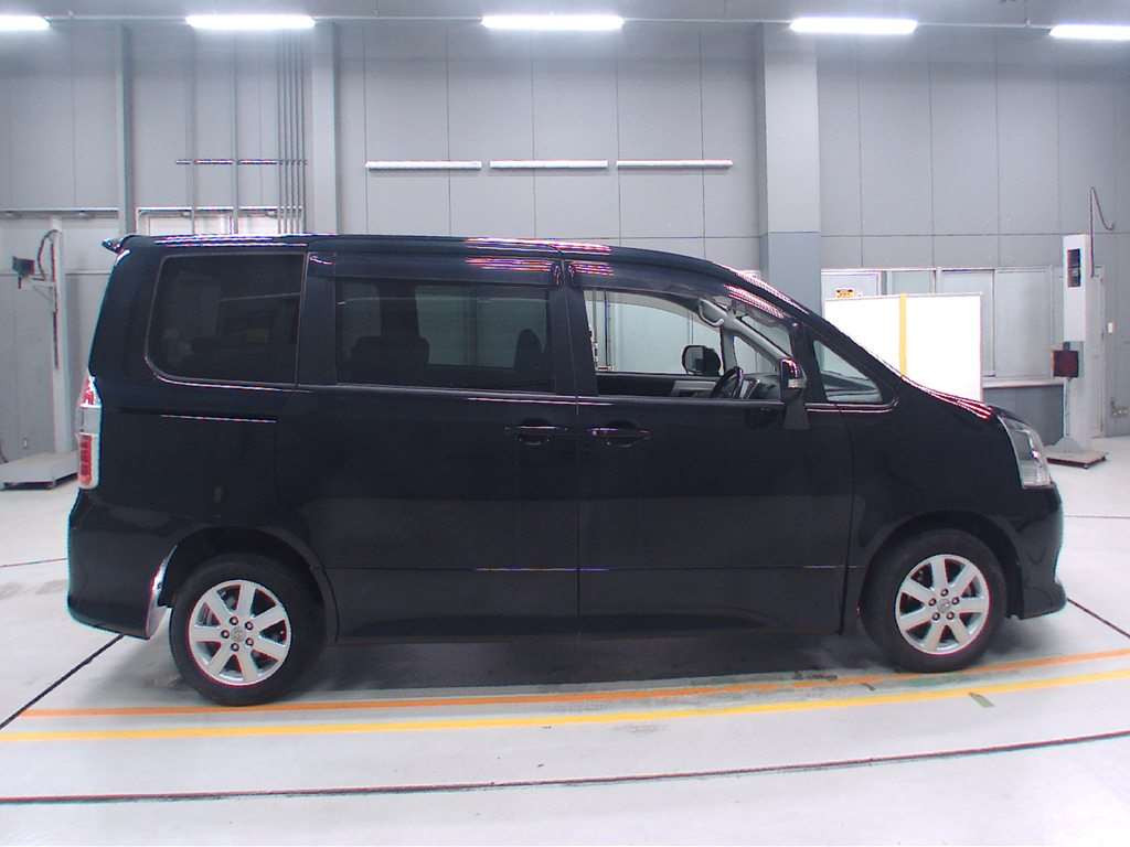 2009 Toyota Noah ZRR75W[2]