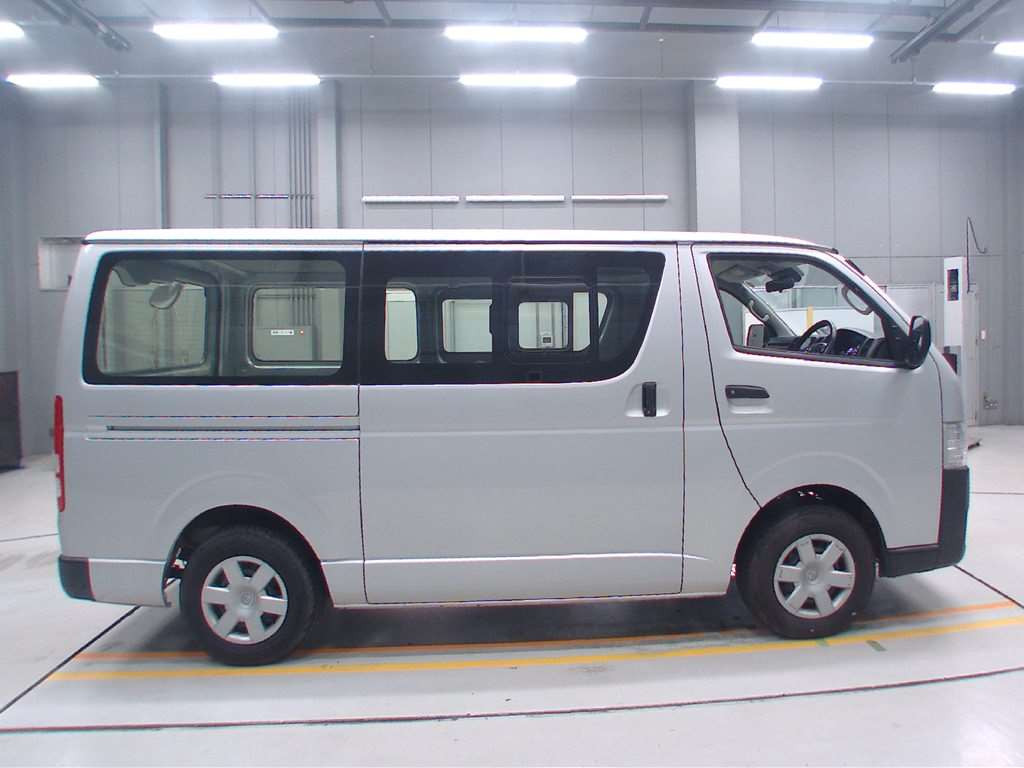 2021 Toyota Hiace Van TRH200V[2]