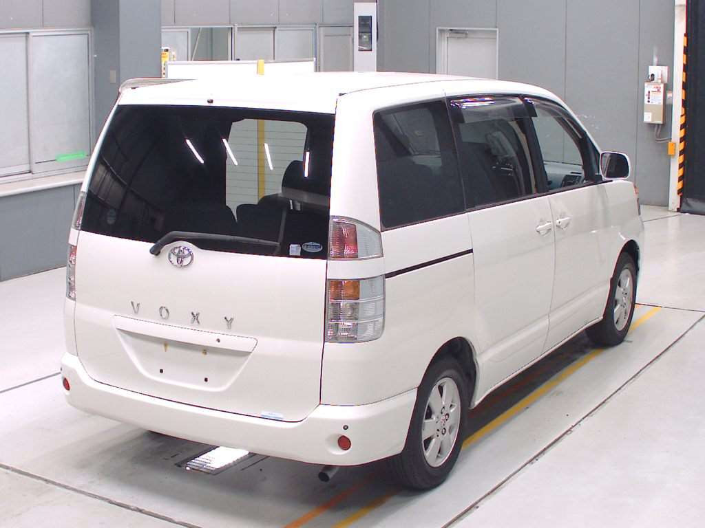 2003 Toyota Voxy AZR60G[1]