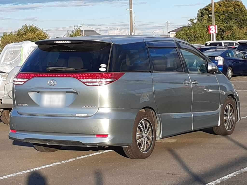 2008 Toyota Estima ACR50W[1]