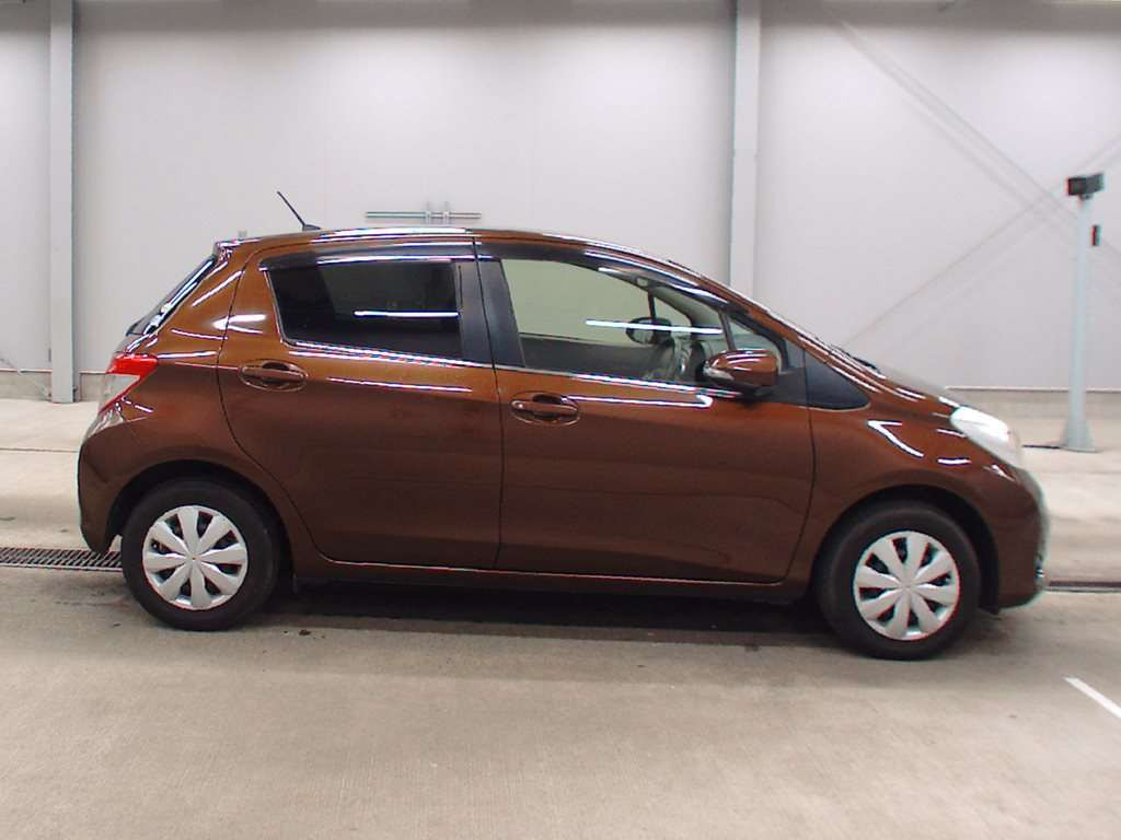 2012 Toyota Vitz NSP130[2]