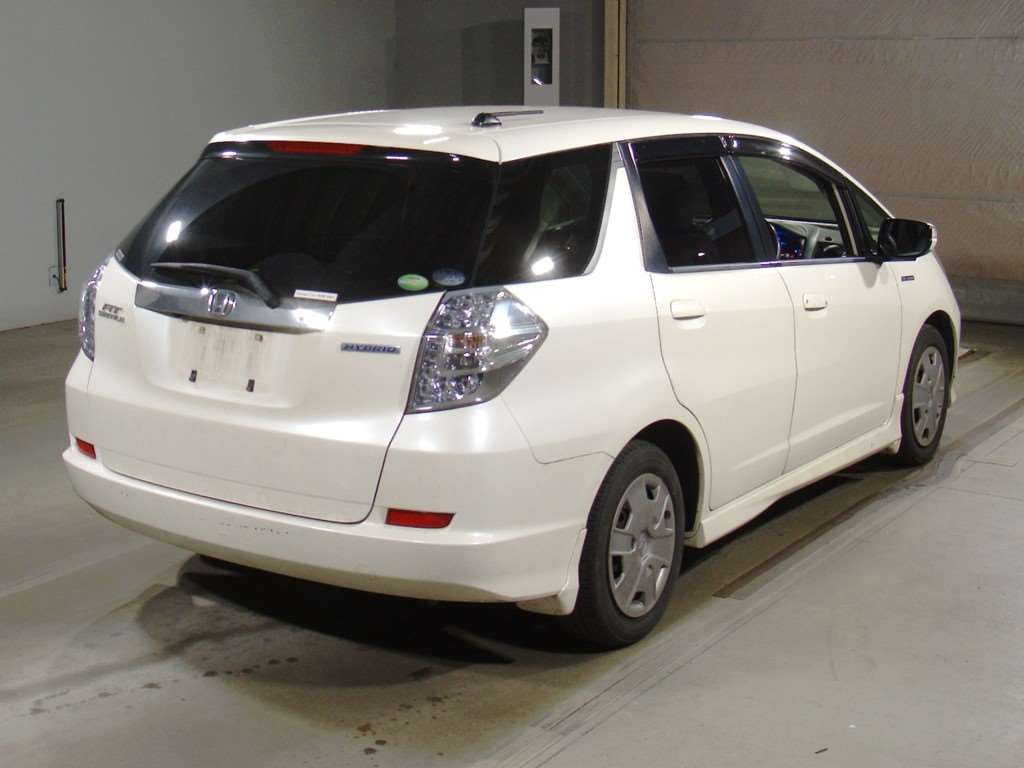 2013 Honda Fit Shuttle Hybrid GP2[1]