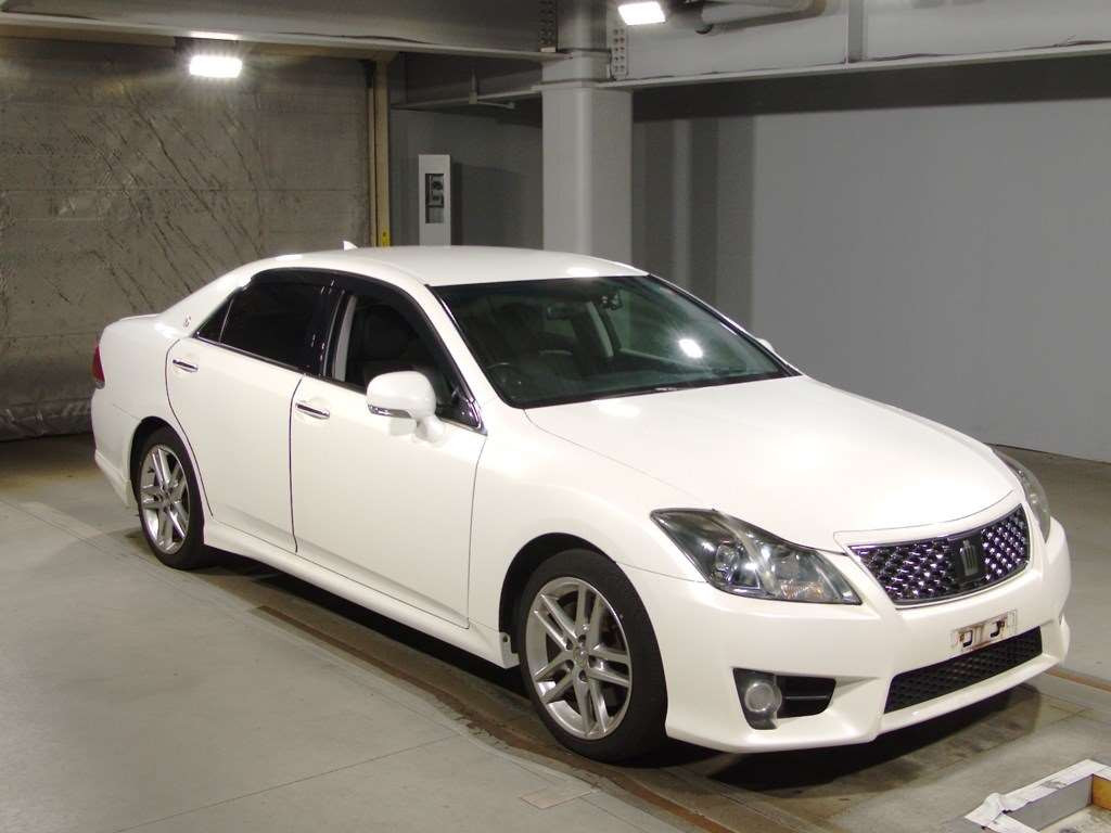 2011 Toyota Crown GRS204[2]