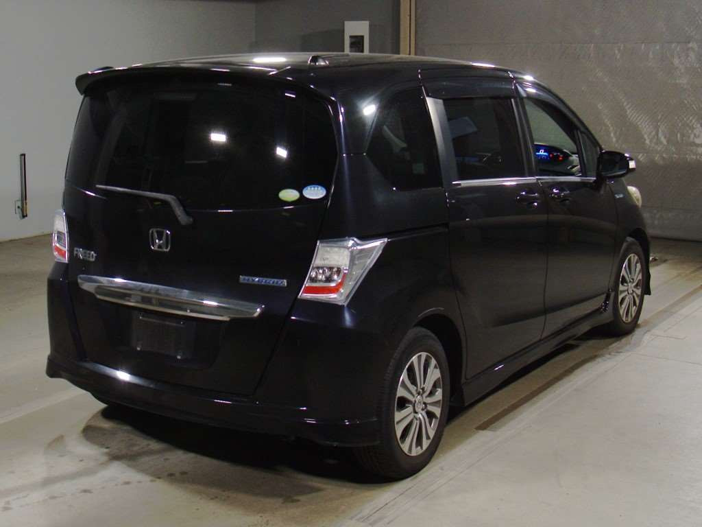 2011 Honda Freed hybrid GP3[1]