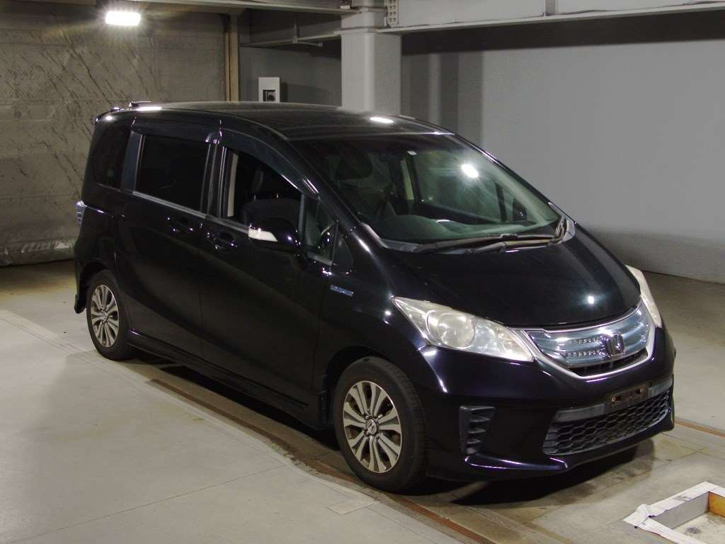 2011 Honda Freed hybrid GP3[2]