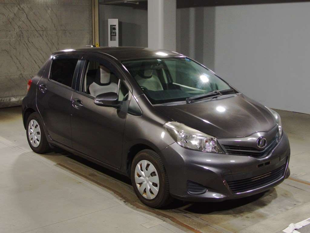 2011 Toyota Vitz NSP130[2]