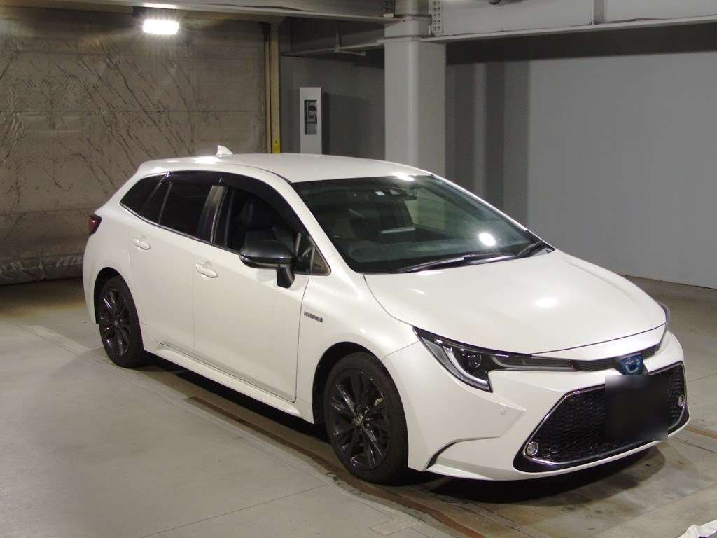 2020 Toyota Corolla Touring Wagon ZWE211W[2]