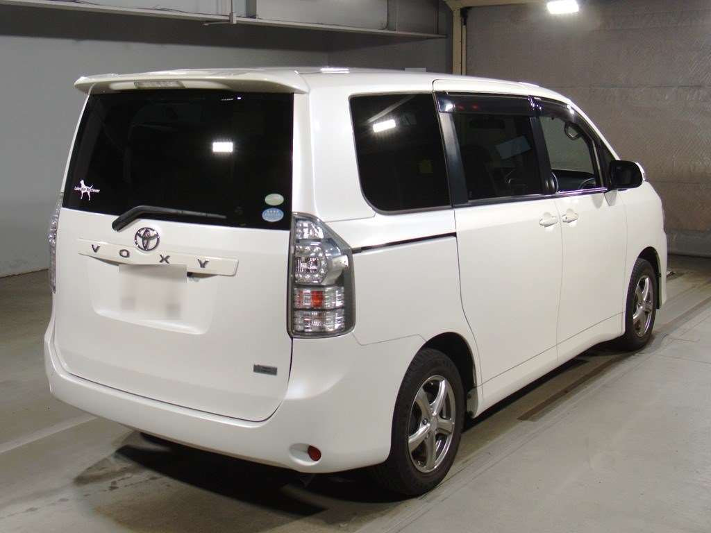 2011 Toyota Voxy ZRR70G[1]