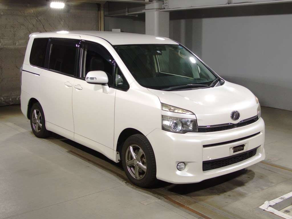 2011 Toyota Voxy ZRR70G[2]