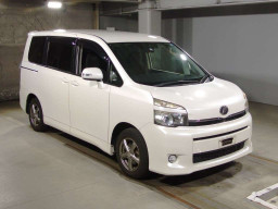 2011 Toyota Voxy