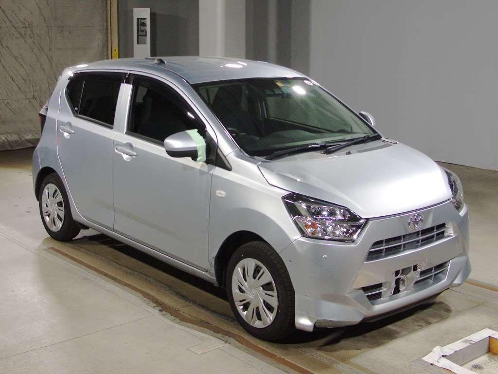 2020 Toyota Pixis Epoch LA350A[2]