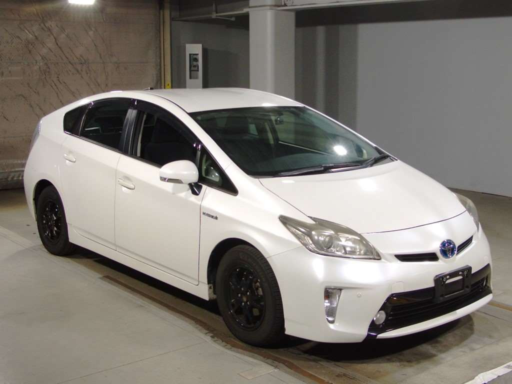 2014 Toyota Prius ZVW30[2]