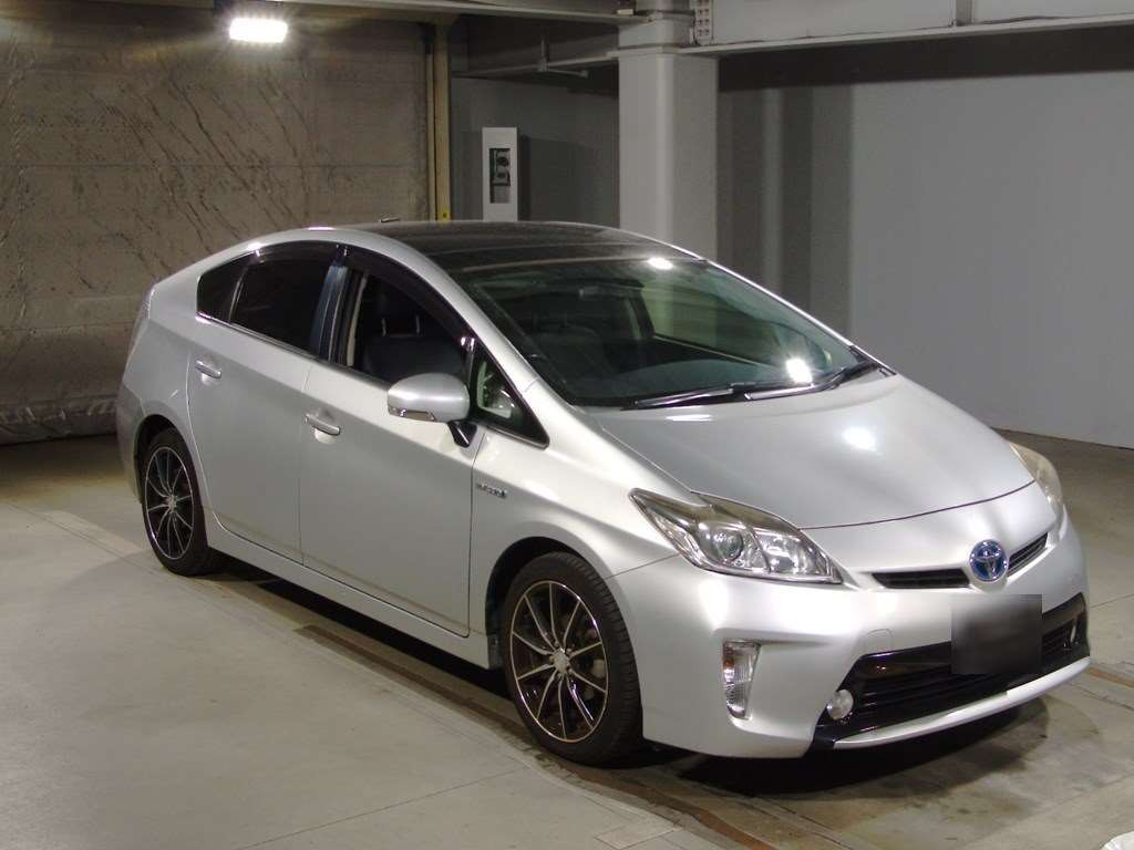 2014 Toyota Prius ZVW30[2]